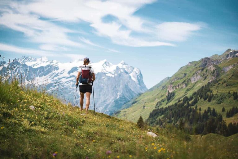 Tagestour nach Kazbegi ab Tiflis: Die spektakulärste Berglandschaft Georgiens entdecken