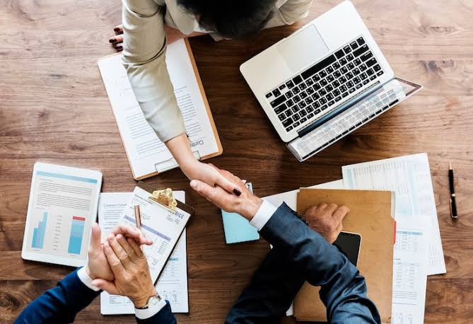 Kartellabsprachen auf dem Arbeitsmarkt einfach erklärt und Beispiele